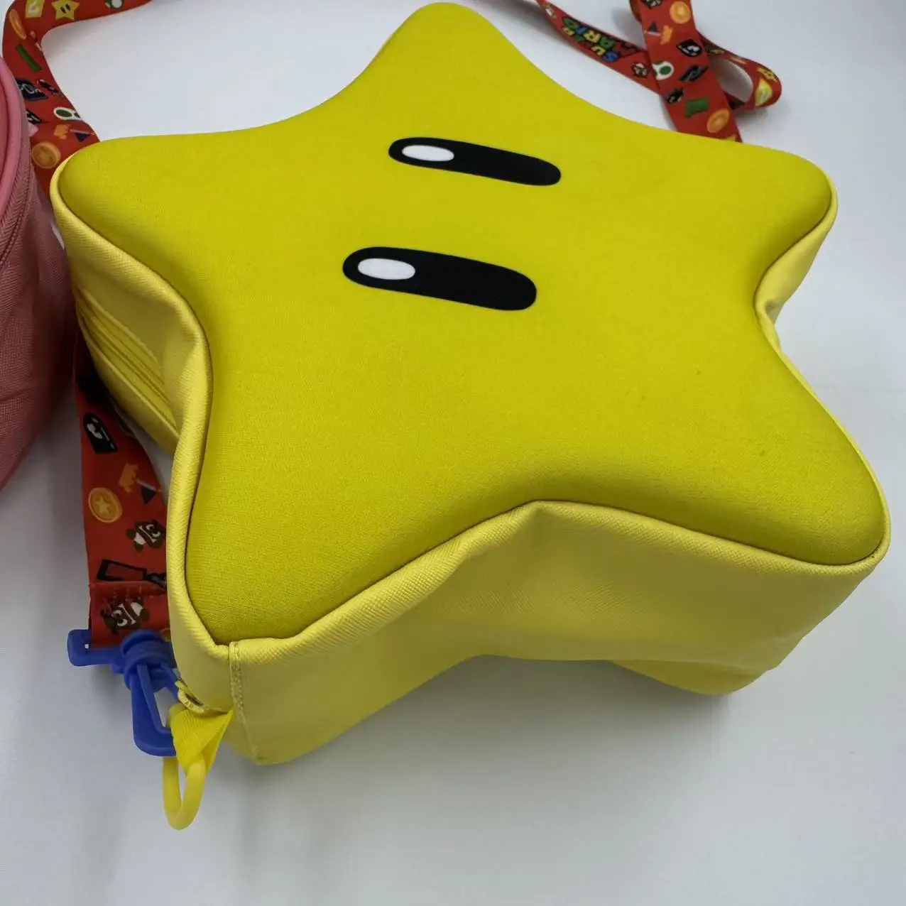 Lucky Star Style Anime Bag with Lanyard Creative Funny Pentagram Crossbody Bag Classic Game Peripherals Birthday Party Favors
Lucky Star Style Anime Bag with Lanyard Creative Funny Pentagram Crossbody Bag Classic Game Peripherals Birthday Party Favors