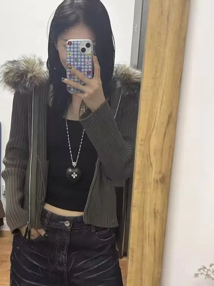 2025 Autumn/Winter new style detachable military green hooded large fur collar zipper sweater knitted jacket for women
2025 Autumn/Winter new style detachable military green hooded large fur collar zipper sweater knitted jacket for women