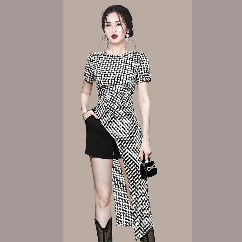 Women's Summer Fashion Checkered Top And Shorts Set Slimming Long Dress Skirt Two-Piece Ensemble round Neck Short Sleeve
Women's Summer Fashion Checkered Top And Shorts Set Slimming Long Dress Skirt Two-Piece Ensemble round Neck Short Sleeve