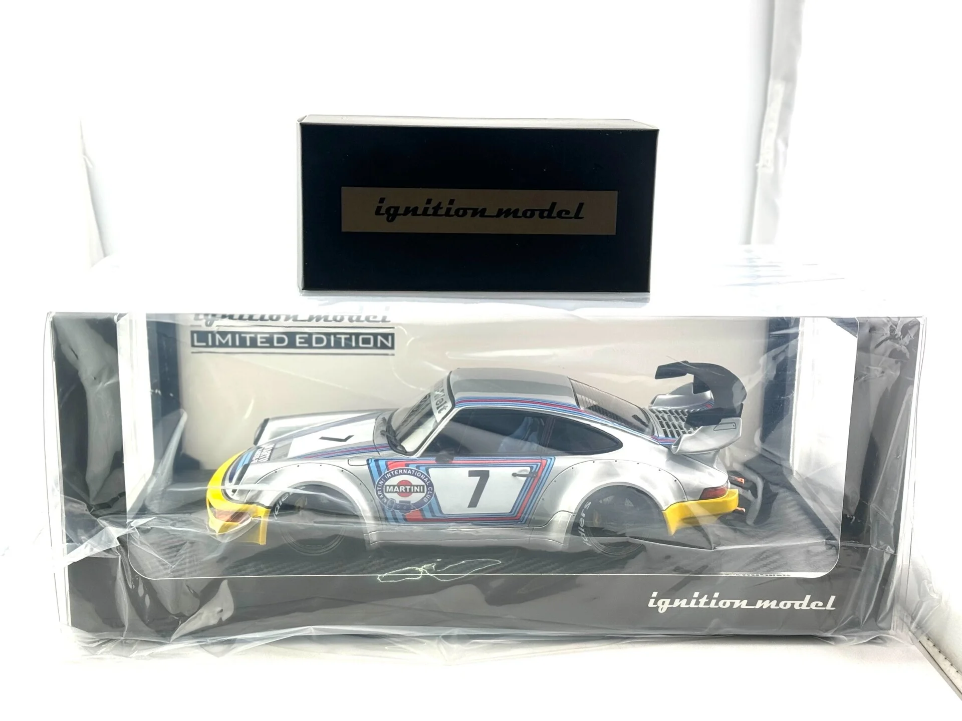 IG 1/18 Scale 9964 RWB with Engine Resin Car Model
IG 1/18 Scale 9964 RWB with Engine Resin Car Model