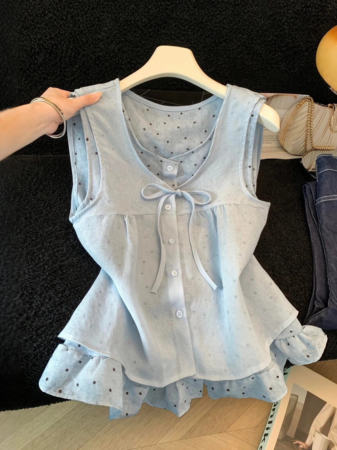 Summer Polka Dot Sleeveless Loose Fit Shirt Women's Korean Style Breathable Cotton Casual Top Elegant Slimming Blouse
Summer Polka Dot Sleeveless Loose Fit Shirt Women's Korean Style Breathable Cotton Casual Top Elegant Slimming Blouse