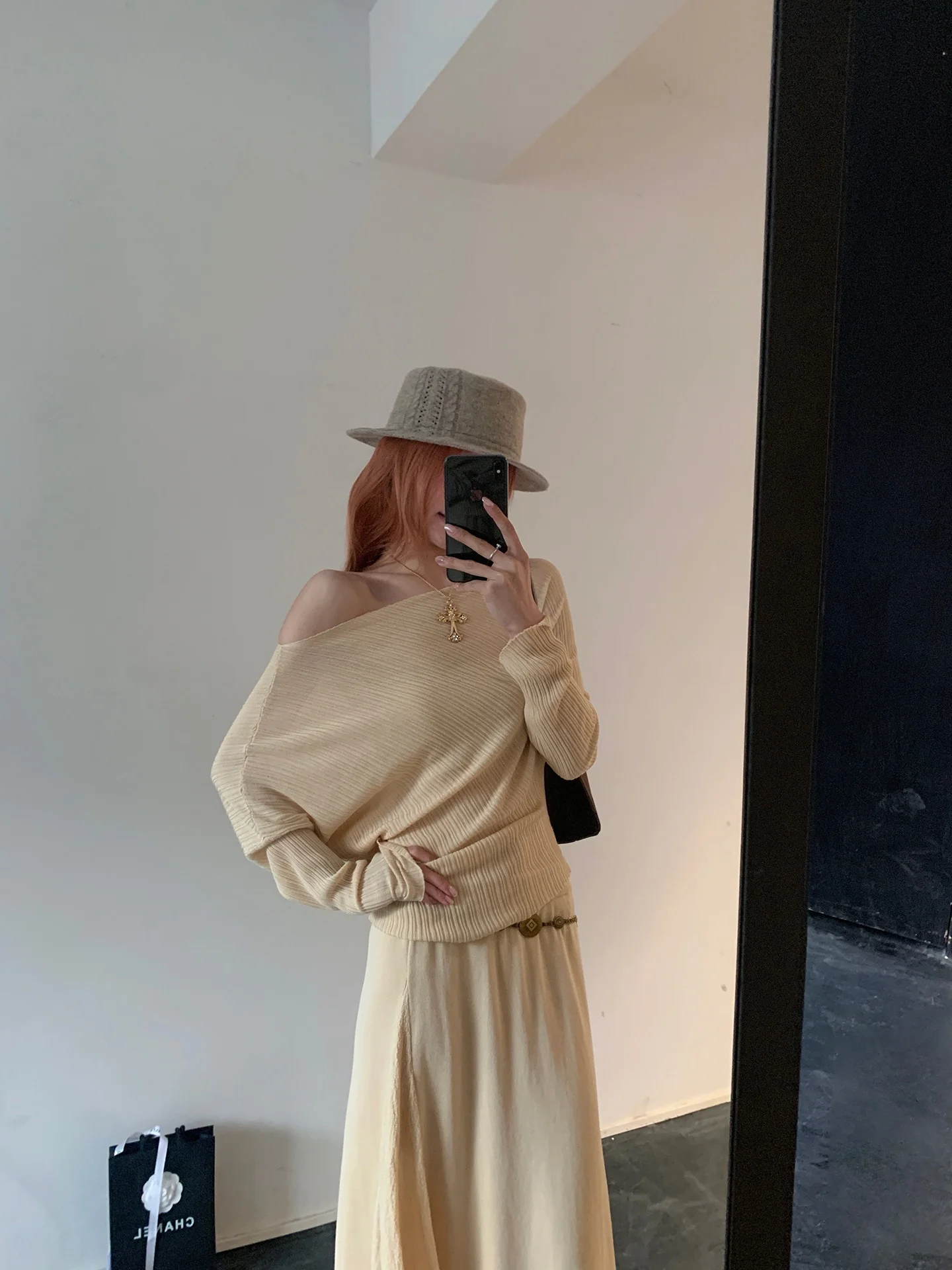 Lili Milan Holiday Batwing Sleeve Knitwear Loose Casual Slant Shoulder Comfortable Breathable Women's Fashion Elegant Style
Lili Milan Holiday Batwing Sleeve Knitwear Loose Casual Slant Shoulder Comfortable Breathable Women's Fashion Elegant Style