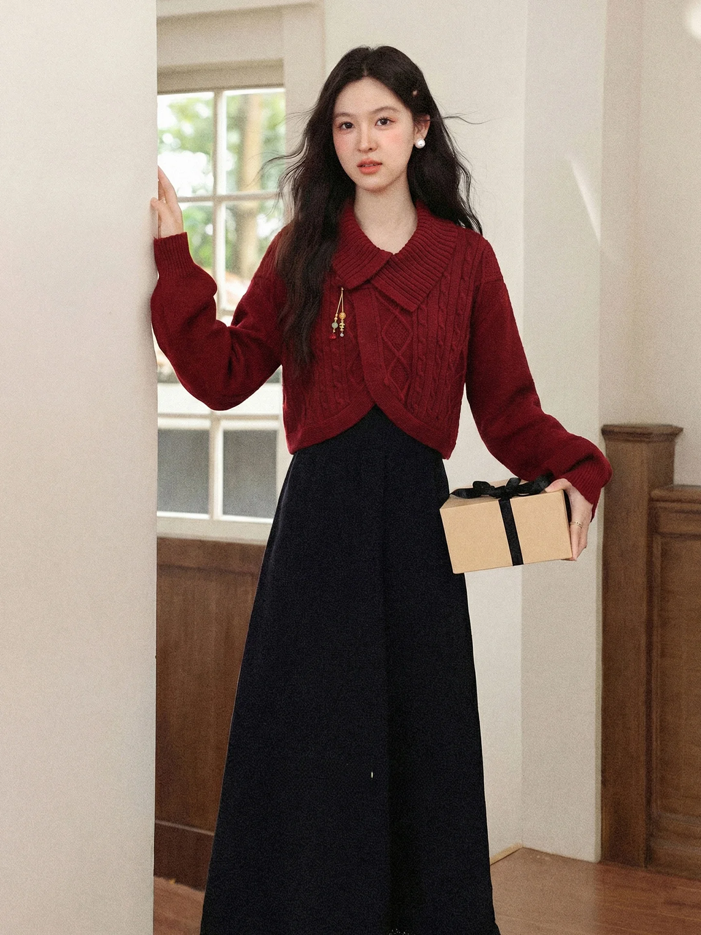 South Deer Red Knitted Sweater Women's Winter Top New Year's Robe Traditional Chinese Style Chrysanthemum Pattern Casual Loos...
South Deer Red Knitted Sweater Women's Winter Top New Year's Robe Traditional Chinese Style Chrysanthemum Pattern Casual Loos...