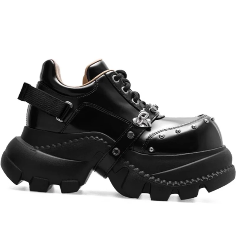 Высококачественные женские туфли для папы на толстой подошве из искусственной кожи, новые осенние туфли, увеличивающие рост, милые и крутые черные кожаные туфли с заклепками
Высококачественные женские туфли для папы на толстой подошве из искусственной кожи, новые осенние туфли, увеличивающие рост, милые и крутые черные кожаные туфли с заклепками