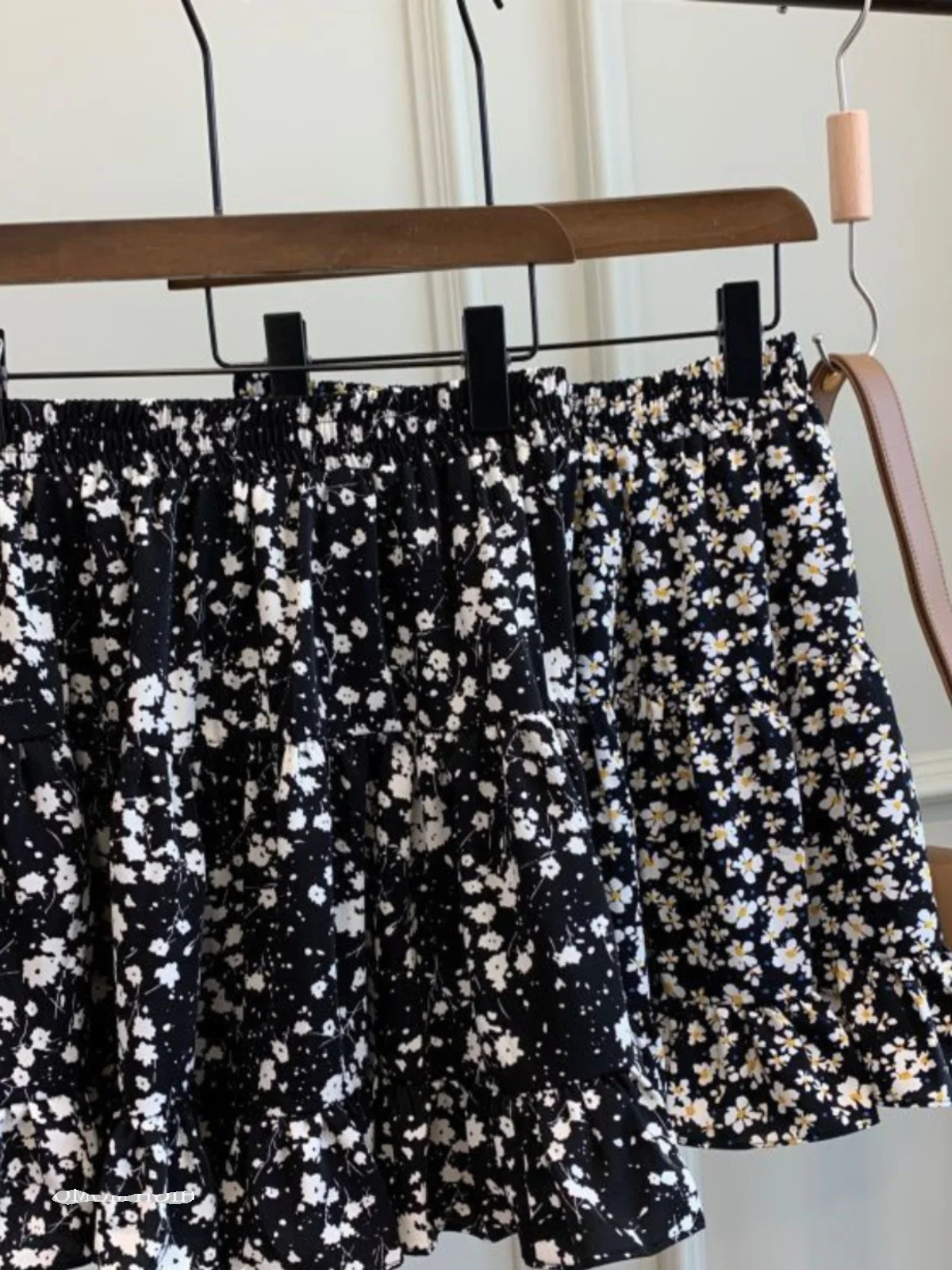 Summer plus Size Women's High Waist A-Line Skirt Floral Print Anti-Light Loose Waist Short Skirt Casual Korean Style
Summer plus Size Women's High Waist A-Line Skirt Floral Print Anti-Light Loose Waist Short Skirt Casual Korean Style