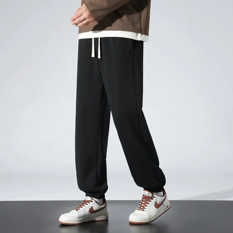 Высокоэластичные удобные повседневные мужские спортивные брюки с манжетами, из высококачественной ткани, простые универсальные брюки для бега
Высокоэластичные удобные повседневные мужские спортивные брюки с манжетами, из высококачественной ткани, простые универсальные брюки для бега