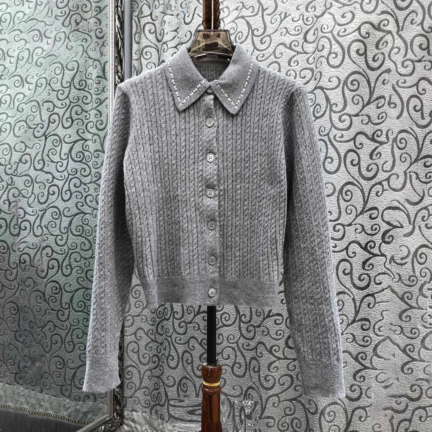 Высокое качество, новые модельерские кардиганы, осень-зима 202, трикотаж, женские кардиганы с кристаллами и бисером, деко, вязаные серые кардиганы
Высокое качество, новые модельерские кардиганы, осень-зима 202, трикотаж, женские кардиганы с кристаллами и бисером, деко, вязаные серые кардиганы