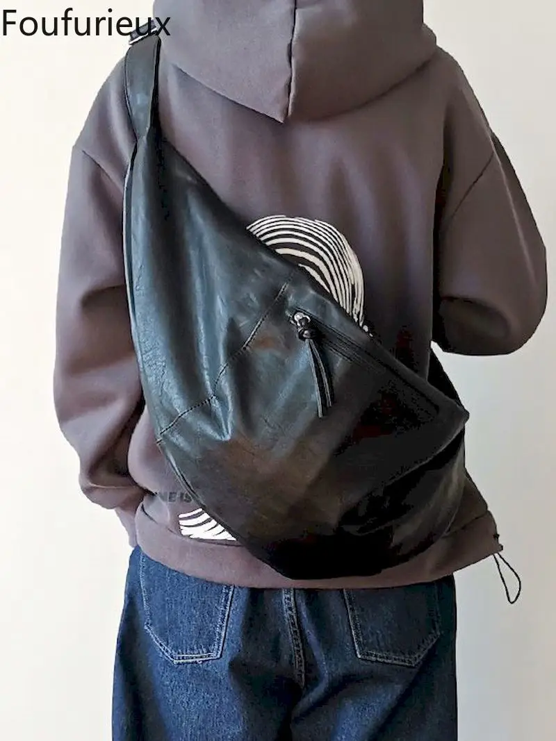 Foufurieux Men's Trendy Shoulder Bag Personality Casual Messenger Bag Large Capacity Dumpling Bag Korean Fashion PU Leather Bag
Foufurieux Men's Trendy Shoulder Bag Personality Casual Messenger Bag Large Capacity Dumpling Bag Korean Fashion PU Leather Bag