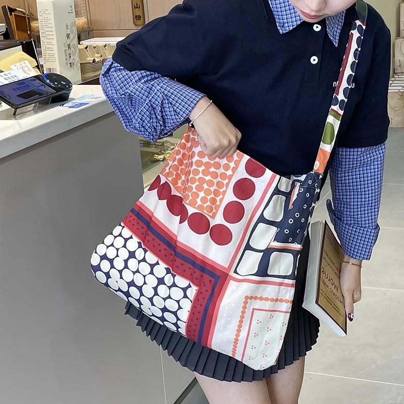 Женская сумка через плечо Tang Candy в горошек, большая вместительная холщовая сумка-тоут для повседневных случаев
Женская сумка через плечо Tang Candy в горошек, большая вместительная холщовая сумка-тоут для повседневных случаев