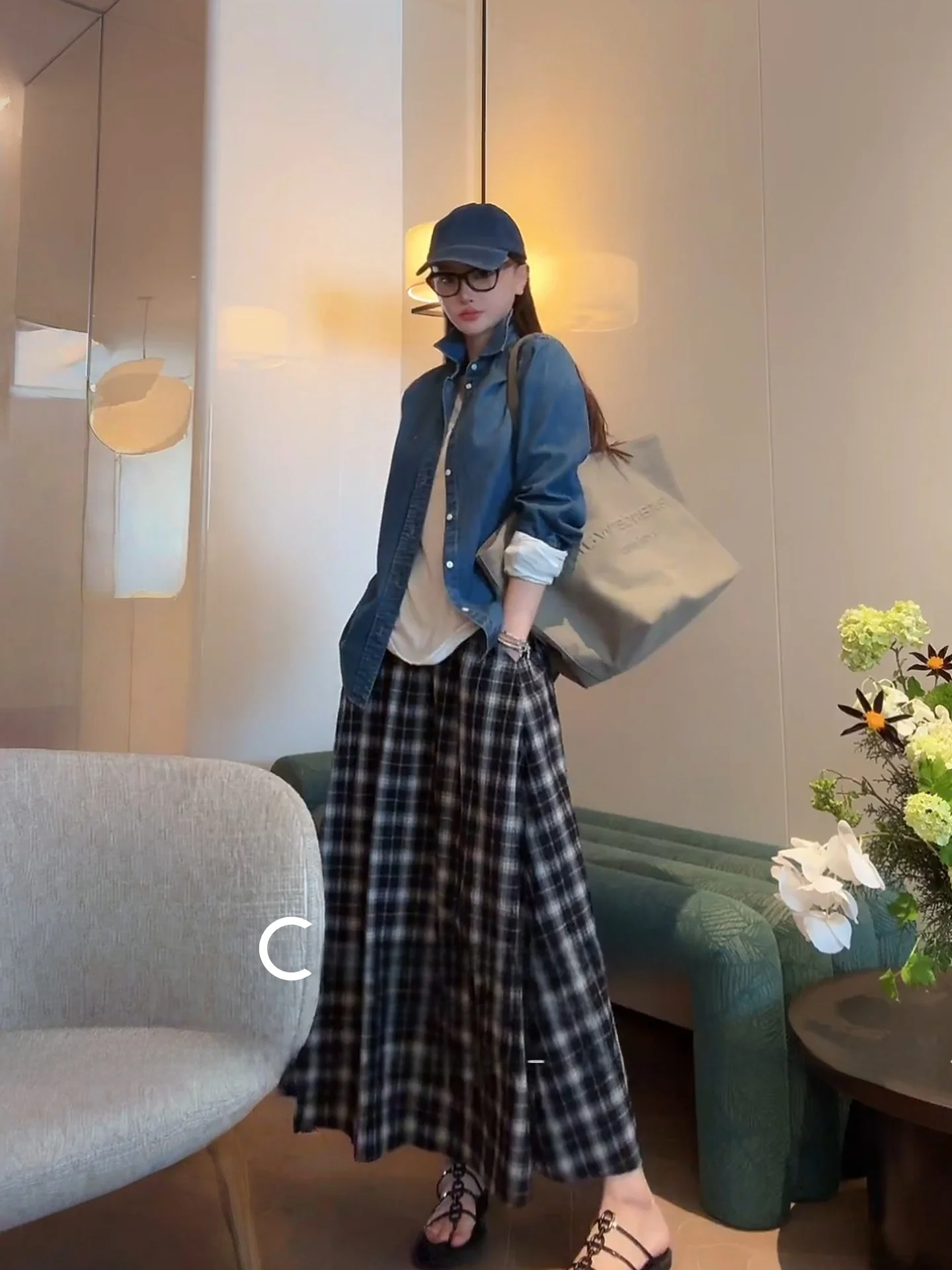 Zone Liu Yiyi Summer 2026 Women's Versatile Plaid Slimming Midi Skirt Cotton Umbrella Skirt mid Waist Design Classic Style
Zone Liu Yiyi Summer 2026 Women's Versatile Plaid Slimming Midi Skirt Cotton Umbrella Skirt mid Waist Design Classic Style