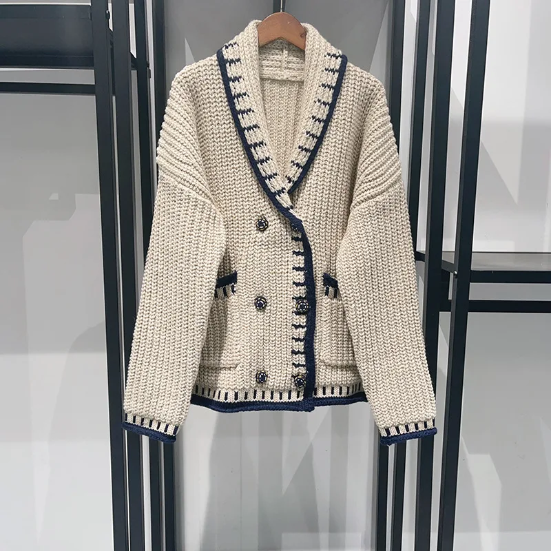 French Fashion 2025 Autumn/winter Double Breasted Knitted Cardigan Retro Contrasting Color V-neck Sweater Female Clothing
French Fashion 2025 Autumn/winter Double Breasted Knitted Cardigan Retro Contrasting Color V-neck Sweater Female Clothing