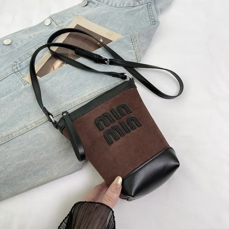 Elegant Popular Diaper Bag For Women Classic Leather Tote Large Capacity Designer Commuter Fashionable Minimalist Shoulder Bag
Elegant Popular Diaper Bag For Women Classic Leather Tote Large Capacity Designer Commuter Fashionable Minimalist Shoulder Bag