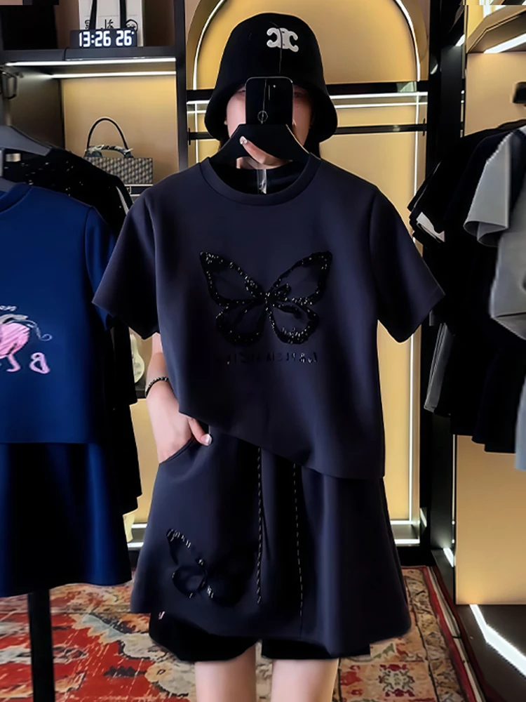 Fashion butterfly print sportswear set women in summer 2025 new loose round neck top and casual shorts commute two-piece set
Fashion butterfly print sportswear set women in summer 2025 new loose round neck top and casual shorts commute two-piece set