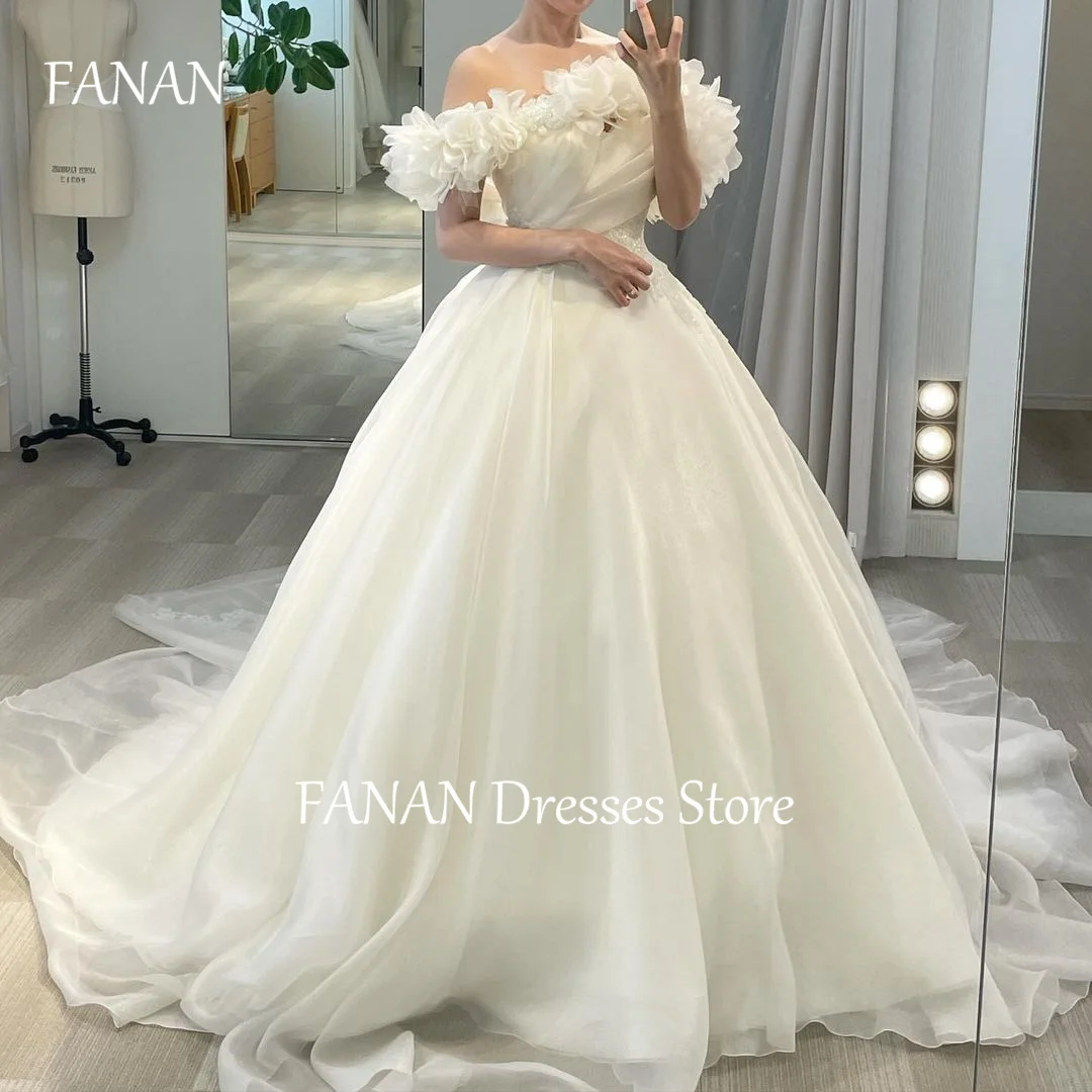 FANAN Korea Off the Shoulder Elegant Short Sleeves Wedding Dresses 웨딩드레스 Ivory Organza Ruffles Custom Made Bride Gowns Plus Size
FANAN Korea Off the Shoulder Elegant Short Sleeves Wedding Dresses 웨딩드레스 Ivory Organza Ruffles Custom Made Bride Gowns Plus Size