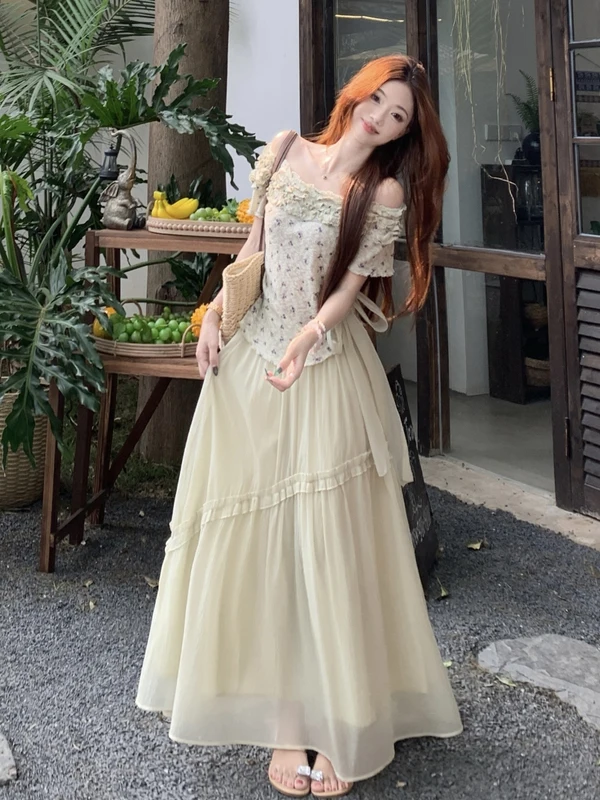 plus Size Women's Beautiful Floral Halter Neck Top Summer New Design A-Line Skirt Korean Style Loose Fit Short Sleeve
plus Size Women's Beautiful Floral Halter Neck Top Summer New Design A-Line Skirt Korean Style Loose Fit Short Sleeve