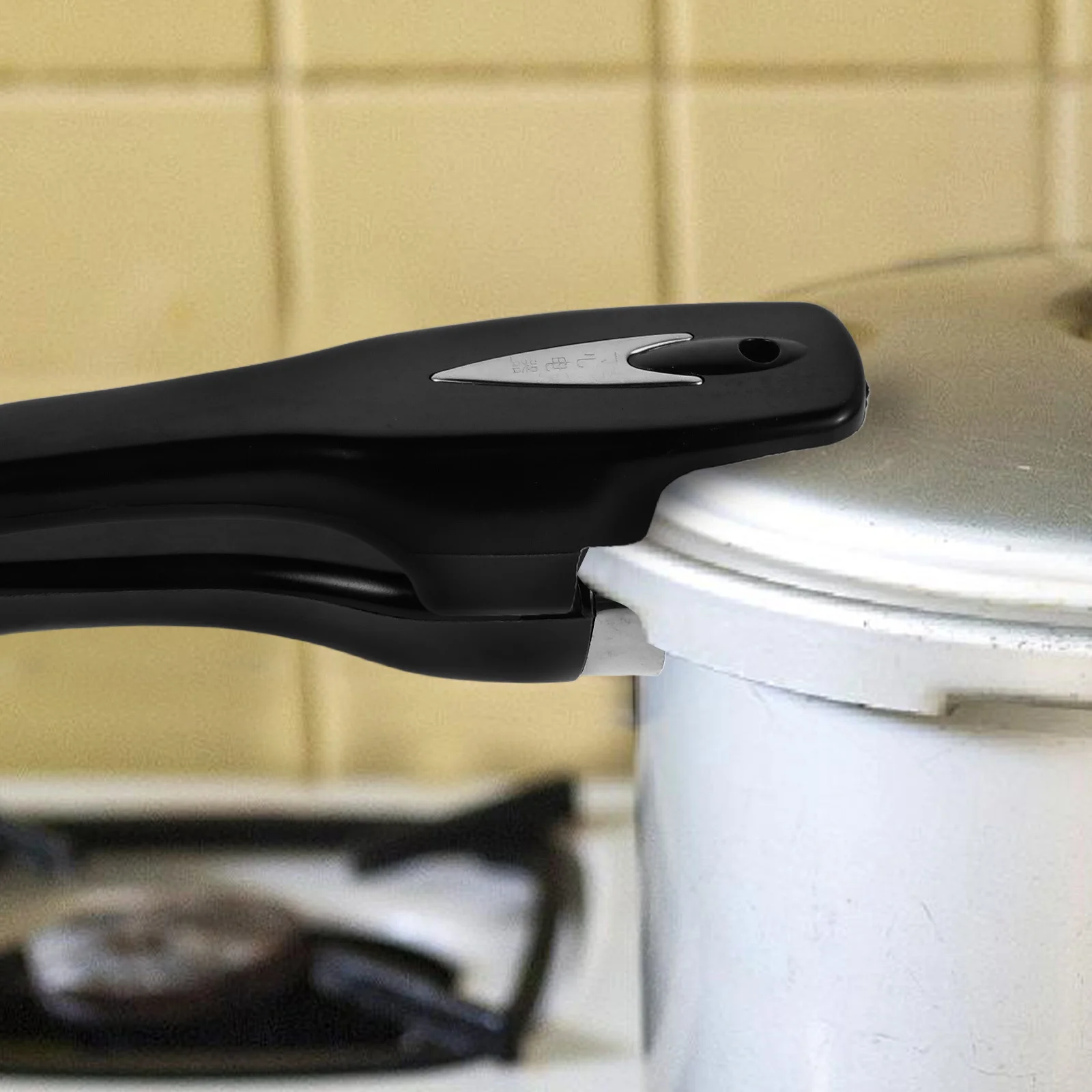 2Pcs Pressure Cooker Handle Heavy-Duty Heat-Resistant Non-Slip Anti-Scalding Pot Grip Replacement Cooker Parts
2Pcs Pressure Cooker Handle Heavy-Duty Heat-Resistant Non-Slip Anti-Scalding Pot Grip Replacement Cooker Parts