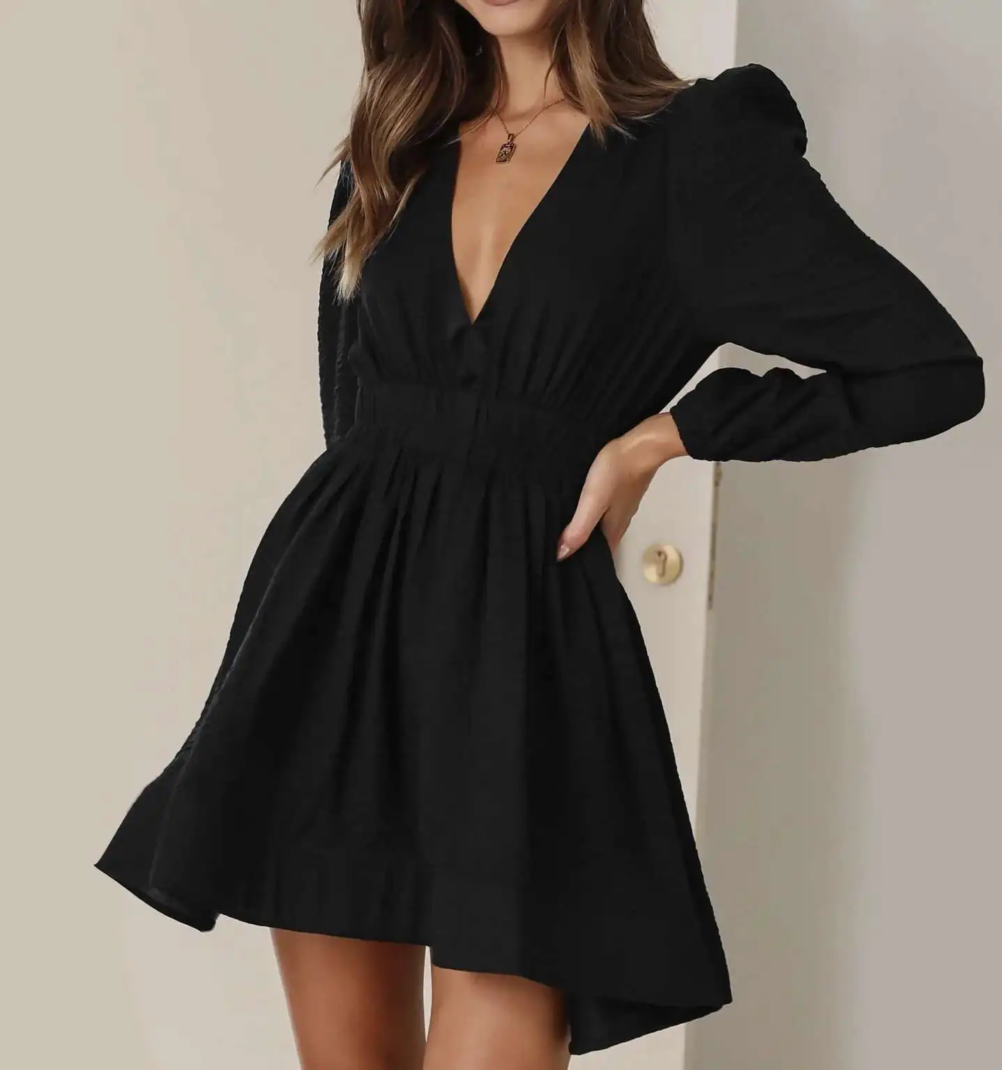 Осень 2023. Женская плиссированная юбка с v-образным вырезом, сложенной талией и рюшами. Французское платье. Летнее платье. Халат. Женское праздничное платье.
Осень 2023. Женская плиссированная юбка с v-образным вырезом, сложенной талией и рюшами. Французское платье. Летнее платье. Халат. Женское праздничное платье.