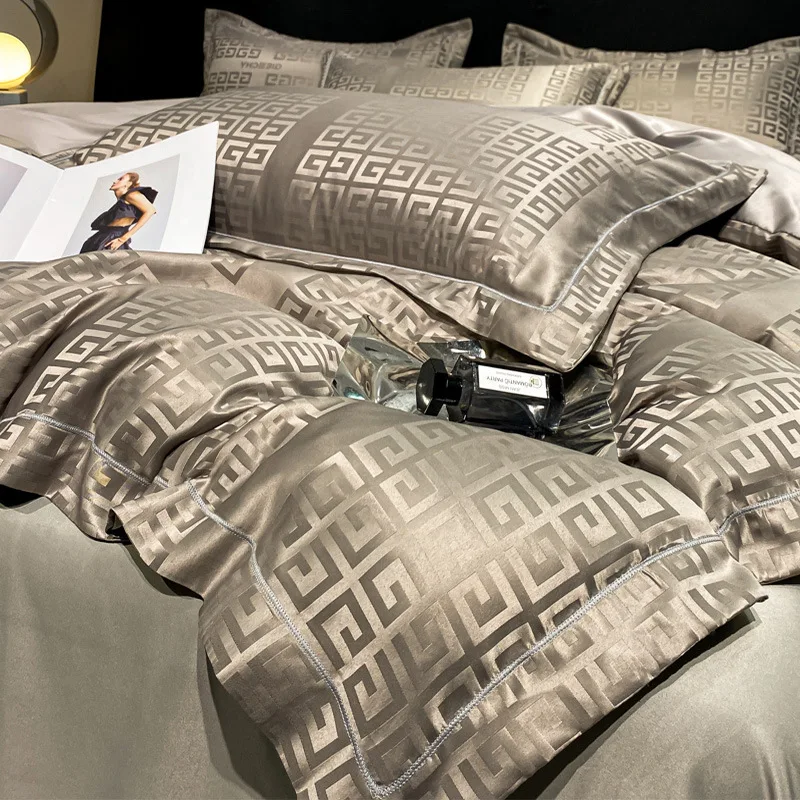 Four piece set of American satin ice silk bed, summer sky silk light luxury high-end feeling bed sheet and duvet cover, 80 piece
Four piece set of American satin ice silk bed, summer sky silk light luxury high-end feeling bed sheet and duvet cover, 80 piece