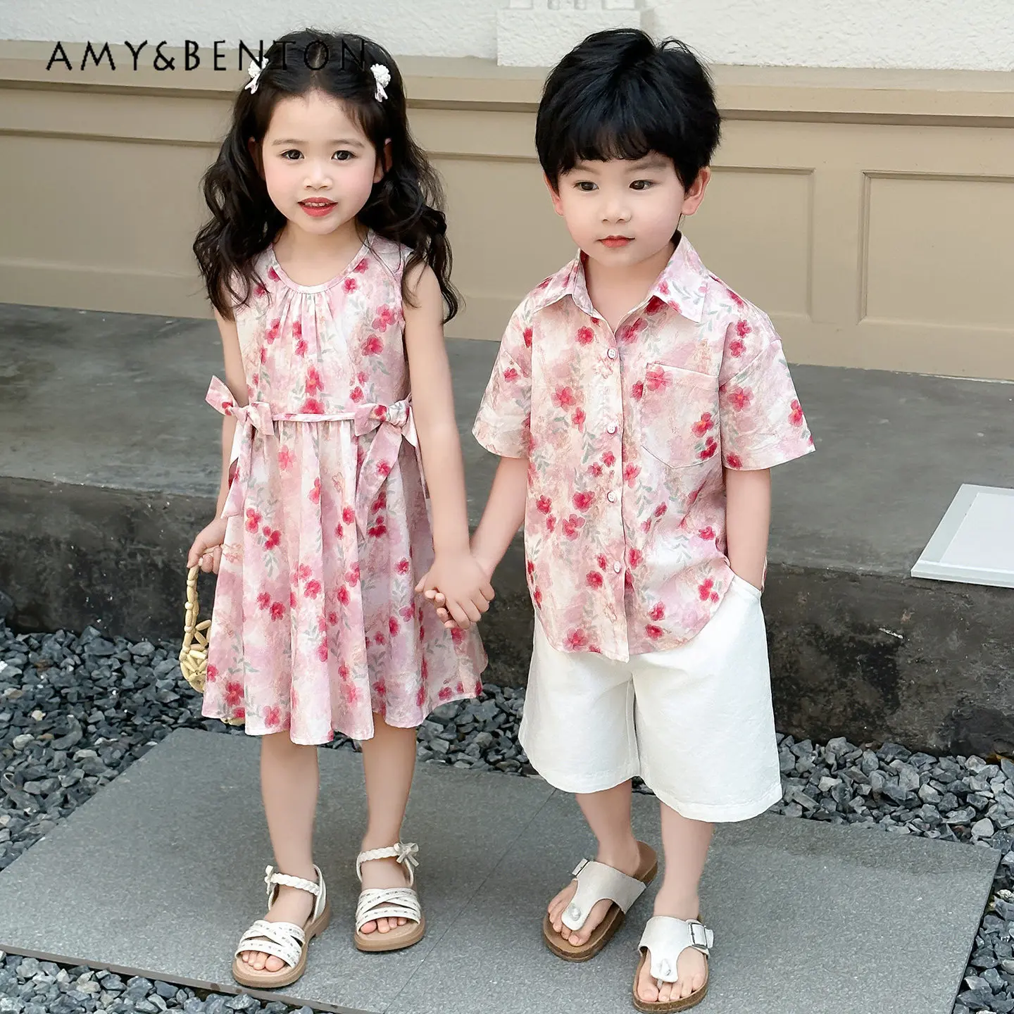 Brother Sister New Summer Floral Family Matching Outfit Boys Fashion Short Sleeve Shirt and Shorts Girls Sleeveless O-neck Dress
Brother Sister New Summer Floral Family Matching Outfit Boys Fashion Short Sleeve Shirt and Shorts Girls Sleeveless O-neck Dress