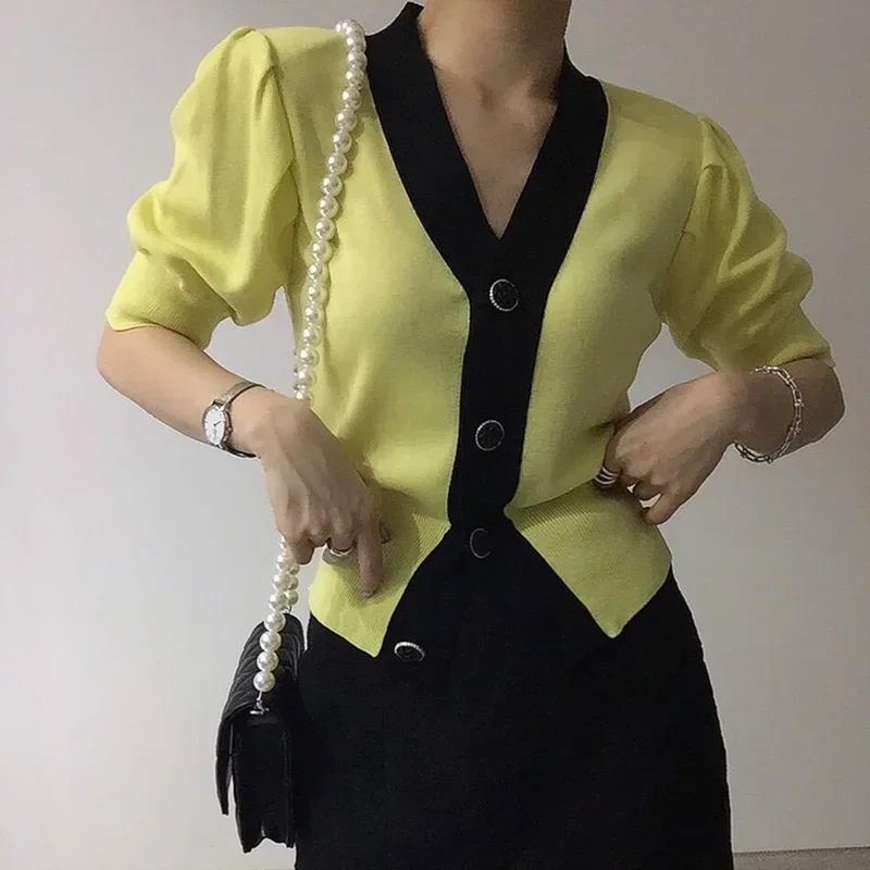 Summer Chic Patchwork Soft Tops Women's Temperament Button Slim V-neck Thin Knitted Short Sleeve Cardigan
Summer Chic Patchwork Soft Tops Women's Temperament Button Slim V-neck Thin Knitted Short Sleeve Cardigan