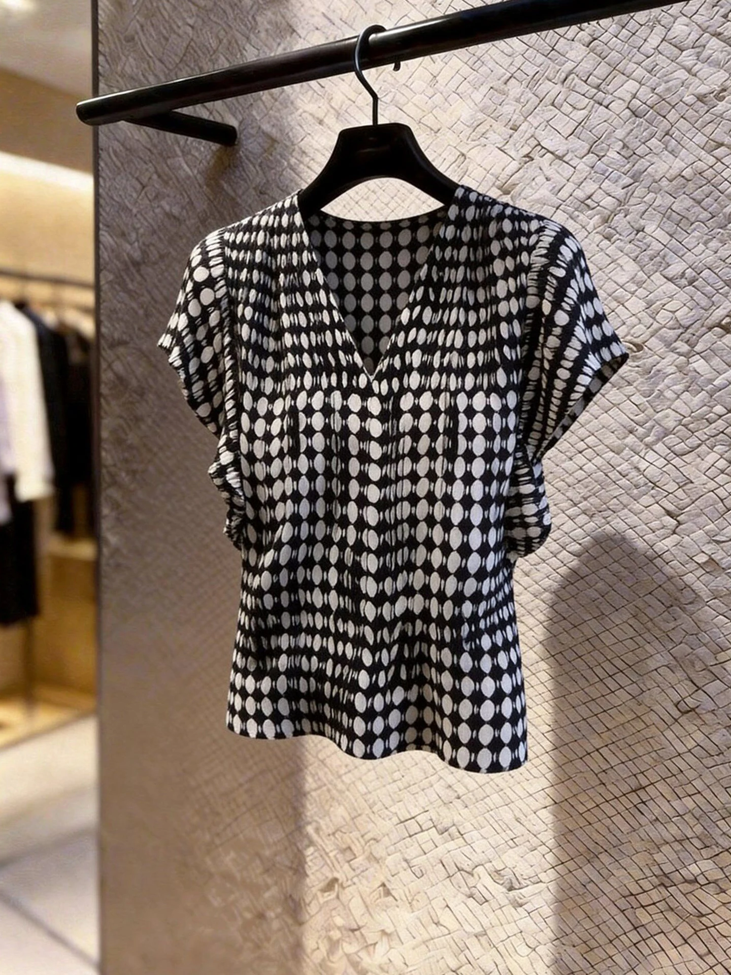 Spring Summer 2026 Color Block Design Sense Shirt European Unique Elegant Fashionable V-neck Top Korean Style Straight Cut
Spring Summer 2026 Color Block Design Sense Shirt European Unique Elegant Fashionable V-neck Top Korean Style Straight Cut