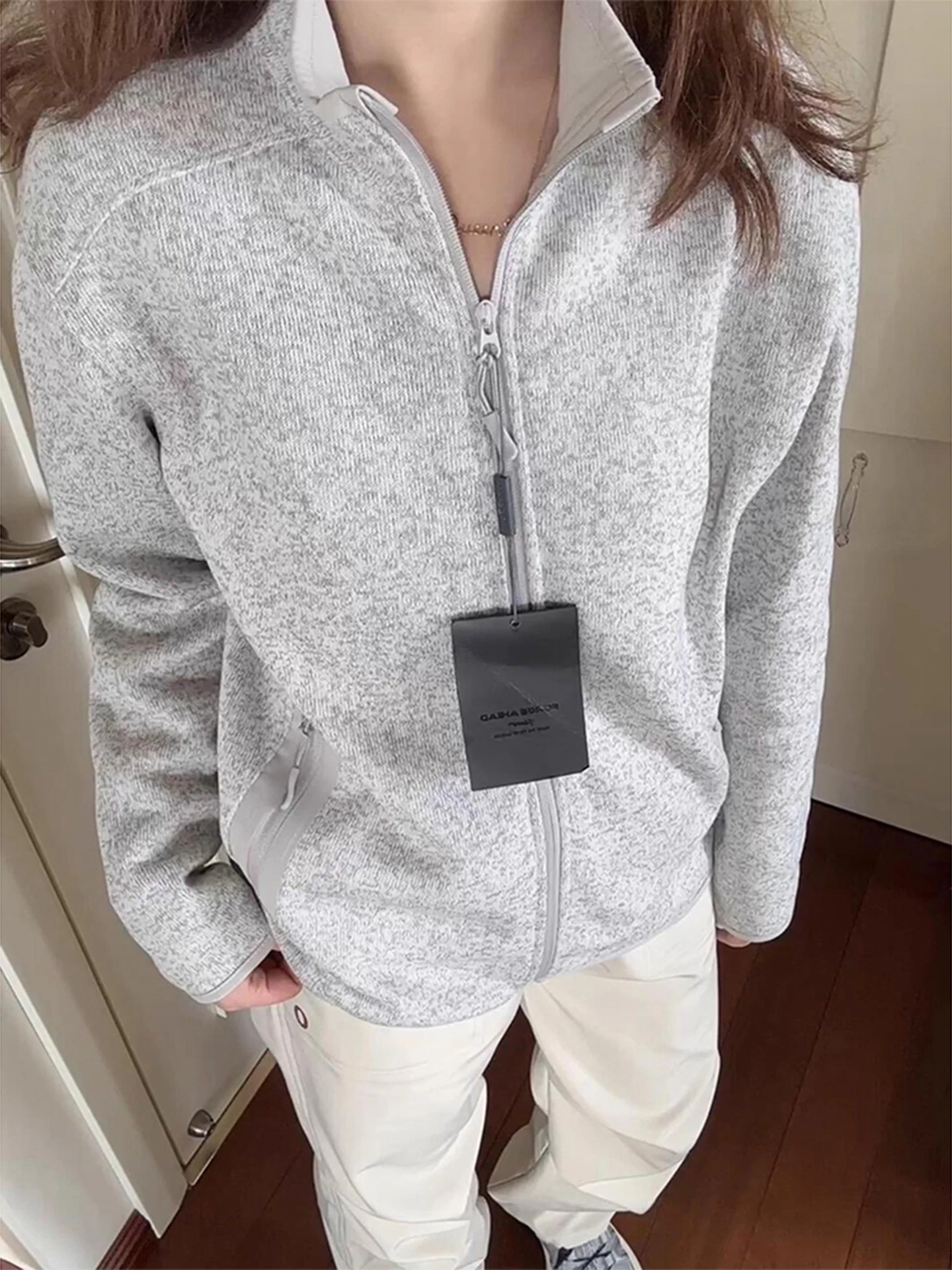 Loose Fit Men's Fleece Jacket Light Grey Stand Collar Outdoor Sports Coat Cleanfit American Retro Sweatshirt for Autumn Winter
Loose Fit Men's Fleece Jacket Light Grey Stand Collar Outdoor Sports Coat Cleanfit American Retro Sweatshirt for Autumn Winter