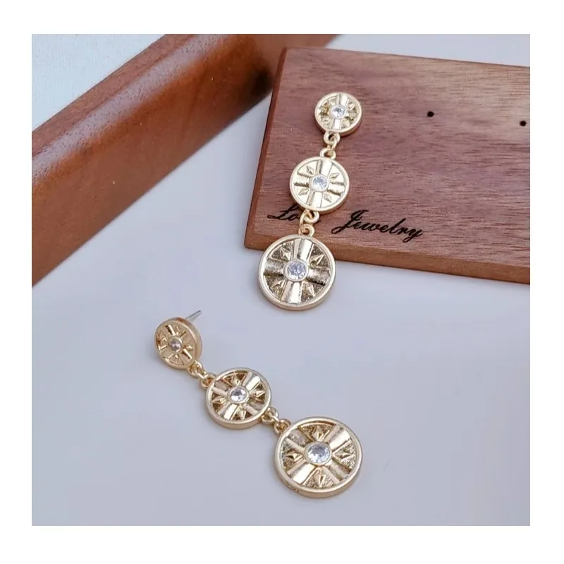 Autumn and Winter New Square with Round Texture Fringed Earrings Long High-end Silver Needle Earrings Light Luxury Niche Earring
Autumn and Winter New Square with Round Texture Fringed Earrings Long High-end Silver Needle Earrings Light Luxury Niche Earring