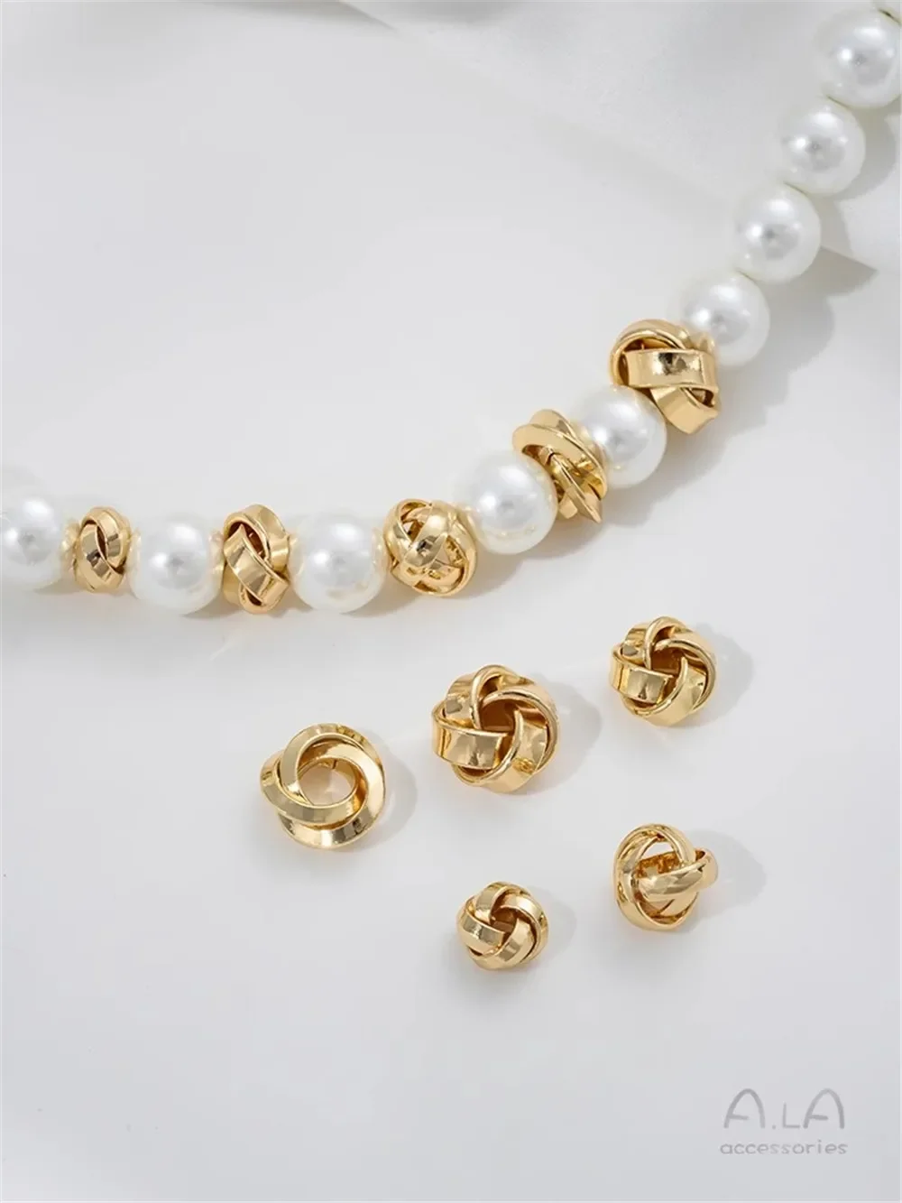 14K Gold Wrapped Bright Korean Ball Splitting Ball Winding Knotting Ball Splitting Plate DIY Handmade Beaded Jewelry Accessories
14K Gold Wrapped Bright Korean Ball Splitting Ball Winding Knotting Ball Splitting Plate DIY Handmade Beaded Jewelry Accessories
