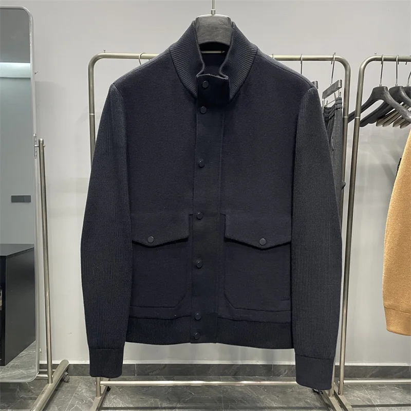 Классическая осенне-зимняя повседневная теплая шерстяная вязаная куртка с крупным лацканом для мужчин
Классическая осенне-зимняя повседневная теплая шерстяная вязаная куртка с крупным лацканом для мужчин