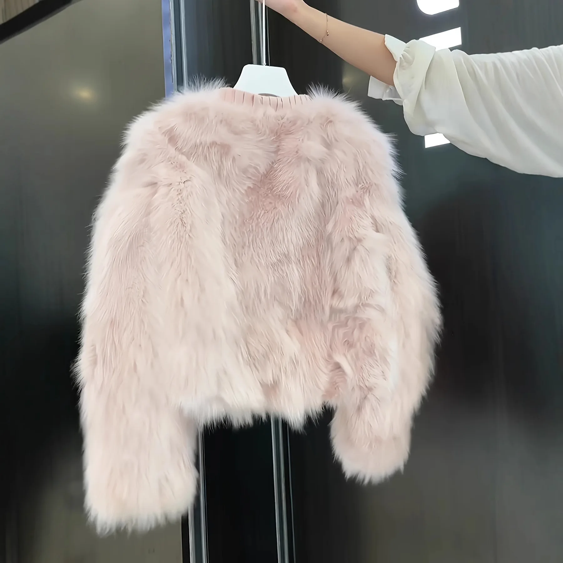 Женское зимнее длинное пальто свободного кроя из меха и кожи с дизайном «узел-кисточка», без капюшона, с эффектом омоложения
Женское зимнее длинное пальто свободного кроя из меха и кожи с дизайном «узел-кисточка», без капюшона, с эффектом омоложения