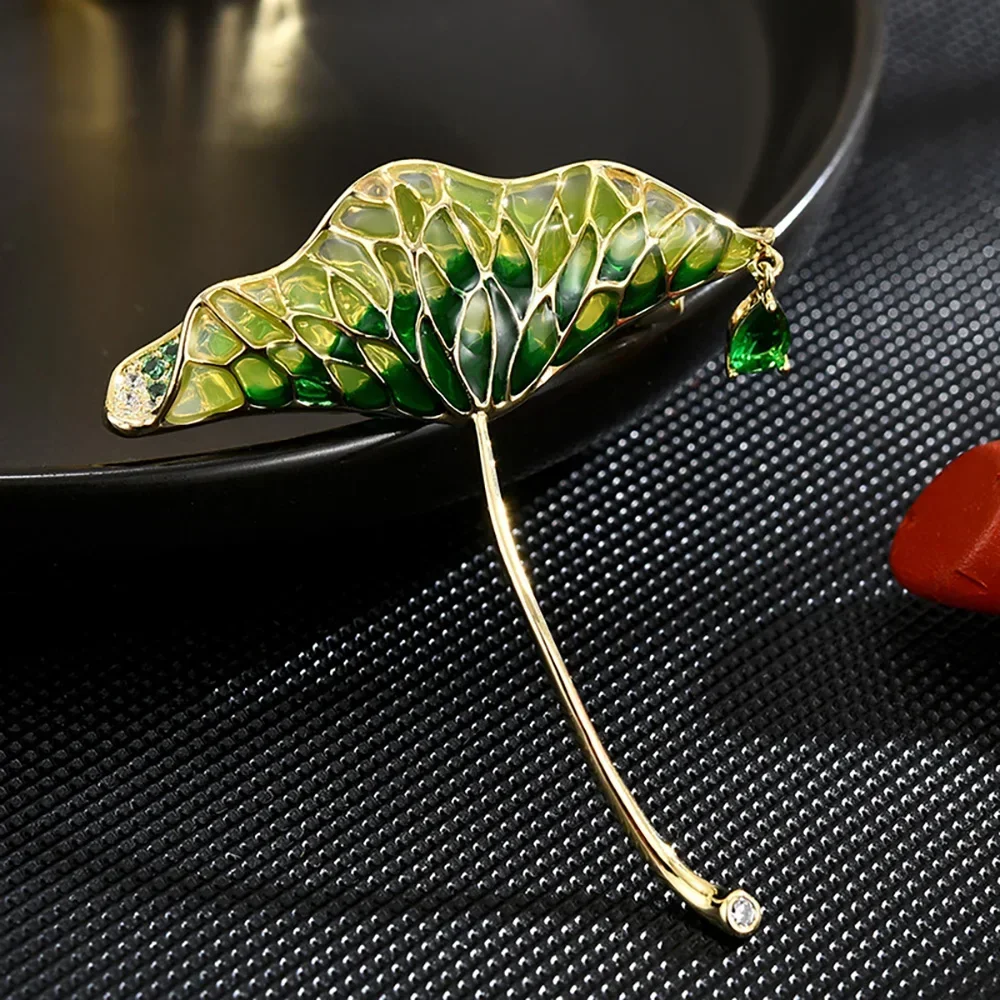 Classic Lotus Leaf Brooch for Women Enameled Pin Delicate Corsage Green Color Ladies Gift Party Ornaments Fashion Jewelry
Classic Lotus Leaf Brooch for Women Enameled Pin Delicate Corsage Green Color Ladies Gift Party Ornaments Fashion Jewelry