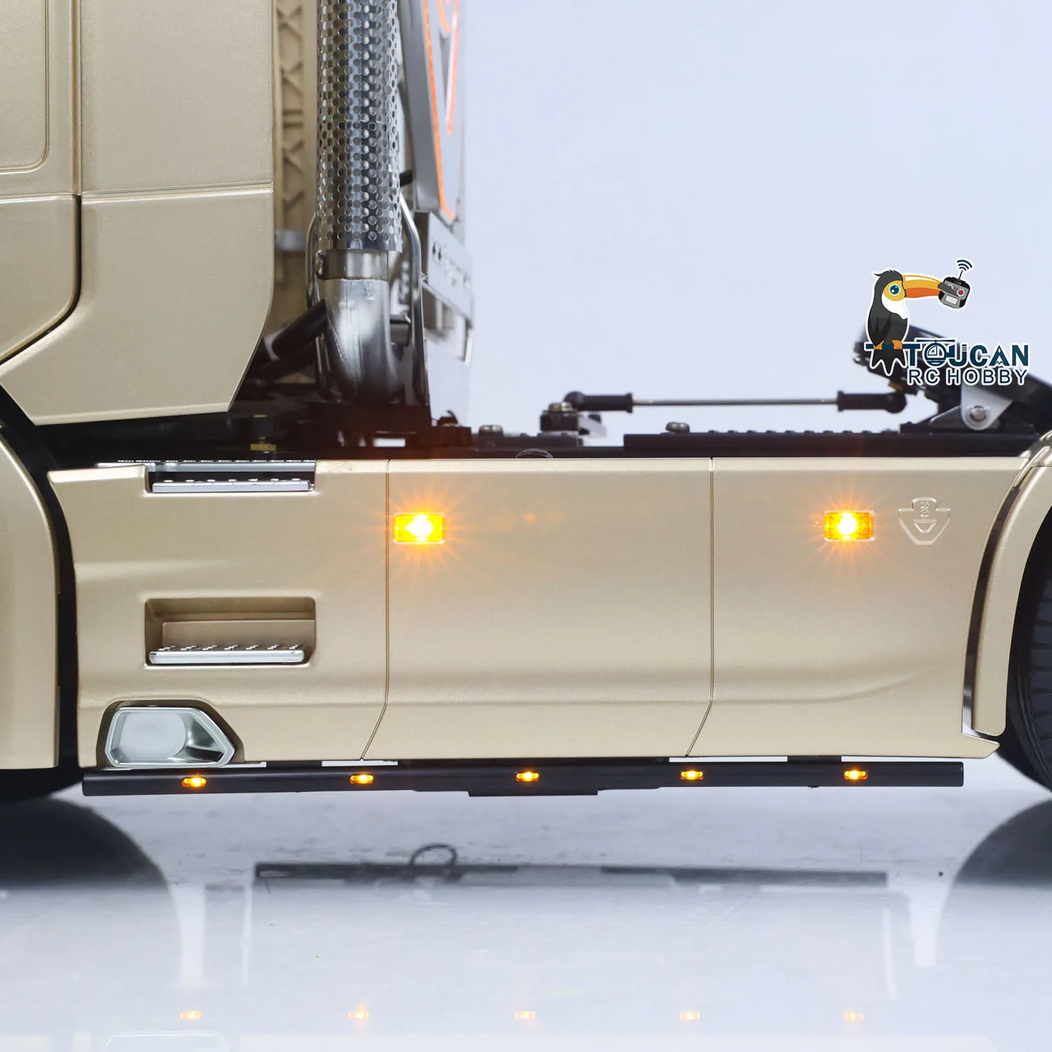 1:14 TOUCAN Remote Control Tractor Truck 4X2 TAMIYA Chassis 56379 3Speed Gearbox Flowing Water Light Smoke Unit ST8 Radio RTR
1:14 TOUCAN Remote Control Tractor Truck 4X2 TAMIYA Chassis 56379 3Speed Gearbox Flowing Water Light Smoke Unit ST8 Radio RTR