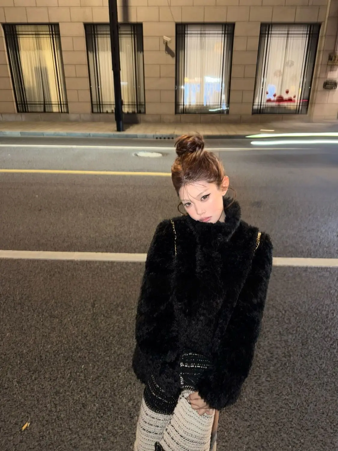 Женское пальто из искусственного меха, зимнее, шерстяное, в стиле ретро, с расклешенным воротником, с вышивкой в виде сердца, съемное, утолщенное, элегантное
Женское пальто из искусственного меха, зимнее, шерстяное, в стиле ретро, с расклешенным воротником, с вышивкой в виде сердца, съемное, утолщенное, элегантное