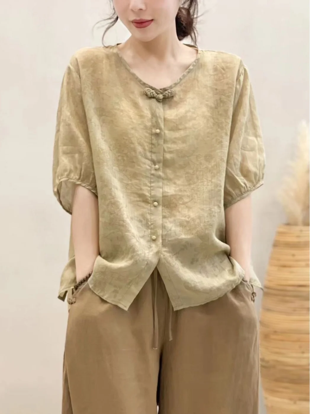 Women's Linen Shirt Three-Quarter Sleeve Lightweight Breathable Lantern Sleeve Button up Vintage Commute Style Top
Women's Linen Shirt Three-Quarter Sleeve Lightweight Breathable Lantern Sleeve Button up Vintage Commute Style Top
