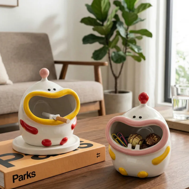 Креативная керамическая пепельница: модный держатель для пепла для дома, гостиной, кофейного столика, офиса, декоративный, предотвращающий разлетание пепла, украшение
Креативная керамическая пепельница: модный держатель для пепла для дома, гостиной, кофейного столика, офиса, декоративный, предотвращающий разлетание пепла, украшение