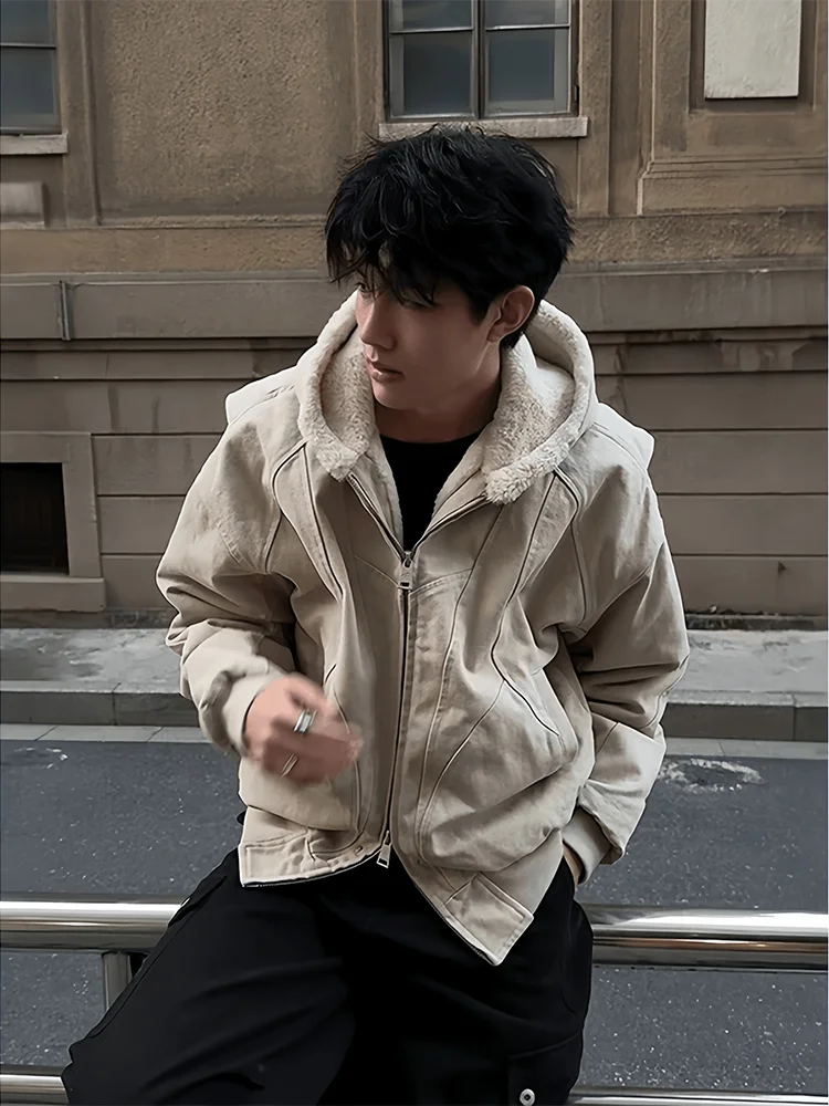 Мужская зимняя теплая куртка из хлопка с капюшоном на молнии, утепленная овечьим мехом, молодежная модная модель, приталенный крой, хлопковая подкладка.
Мужская зимняя теплая куртка из хлопка с капюшоном на молнии, утепленная овечьим мехом, молодежная модная модель, приталенный крой, хлопковая подкладка.