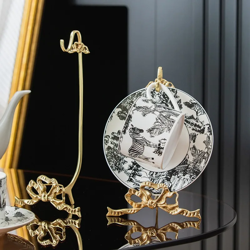 Tea Cup and Plate Display Stand Brass Holder Retro Decoration Decorative Espresso Cup Holder for Weddings, Anniversaries Gift
Tea Cup and Plate Display Stand Brass Holder Retro Decoration Decorative Espresso Cup Holder for Weddings, Anniversaries Gift