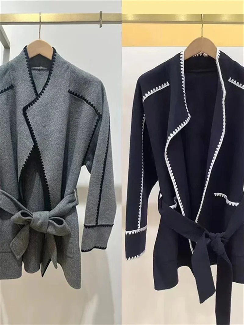 Autumn Winter Women's Contrast Shells Embroidered Edge Jacket Turn-Down Collar Long-Sleeved Ladies Loose Lace-Up Wool Coat
Autumn Winter Women's Contrast Shells Embroidered Edge Jacket Turn-Down Collar Long-Sleeved Ladies Loose Lace-Up Wool Coat