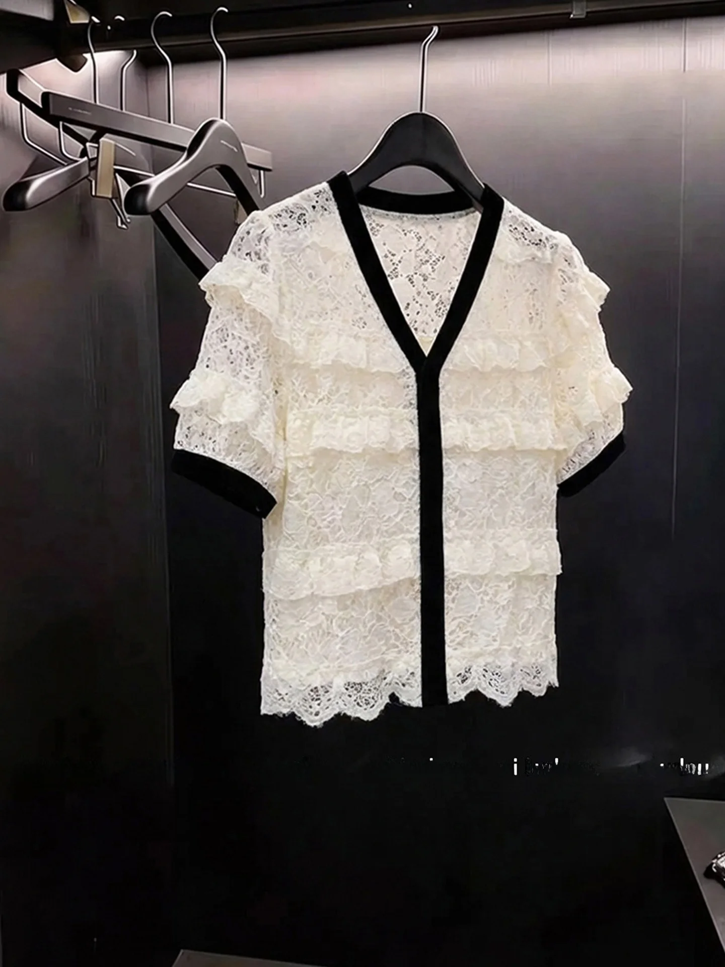 Trendy Color Block Design V-Neck Lace Short Sleeve Shirt Women's Commute Versatile Korean Style Straight Cut Summer Shirt
Trendy Color Block Design V-Neck Lace Short Sleeve Shirt Women's Commute Versatile Korean Style Straight Cut Summer Shirt
