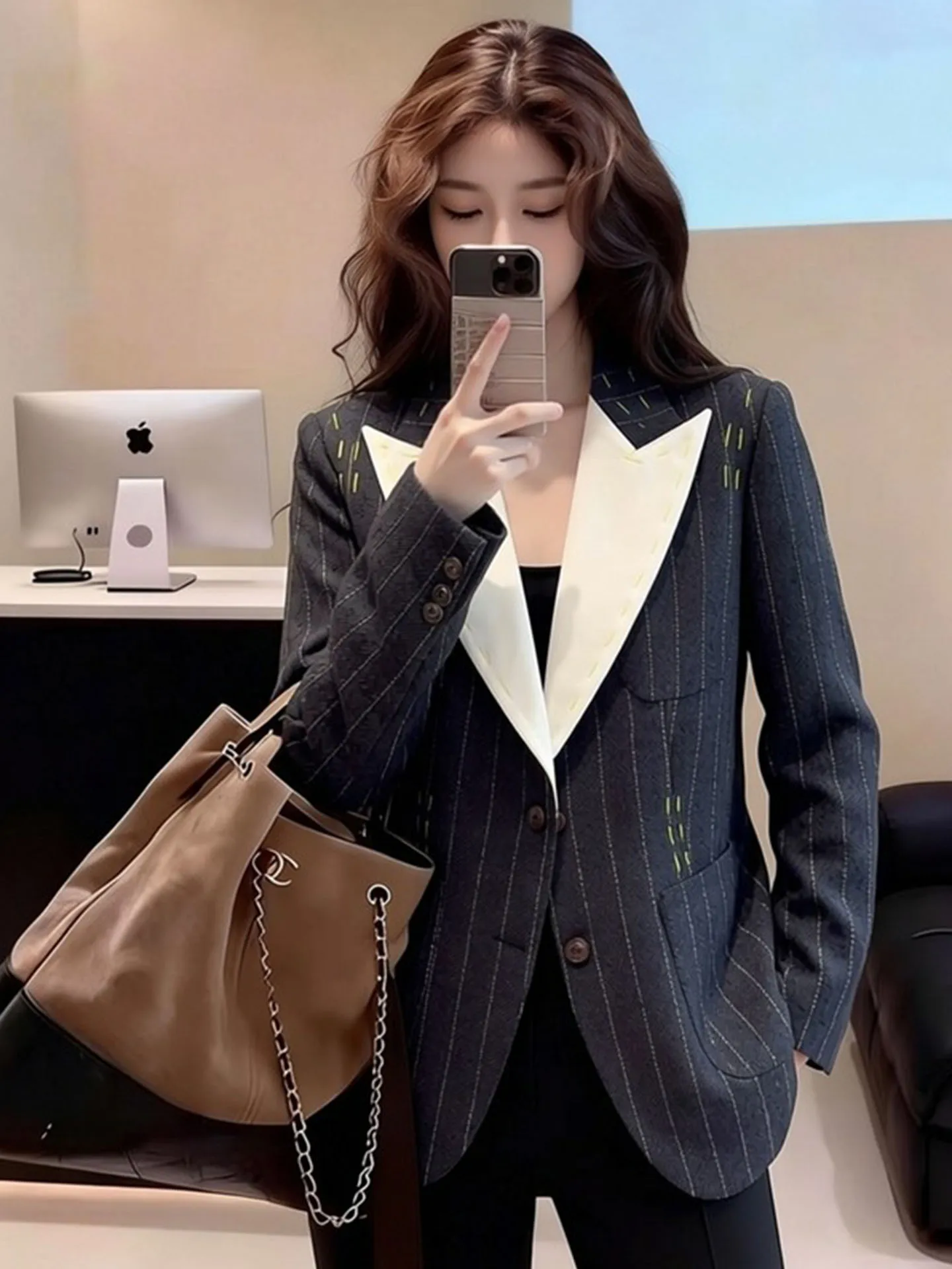 Ele Bla Stripe ort Suit Jaet Women's Spring 2026 New Sle Turn-down Collar Casual Luxury Faion Top
Ele Bla Stripe ort Suit Jaet Women's Spring 2026 New Sle Turn-down Collar Casual Luxury Faion Top