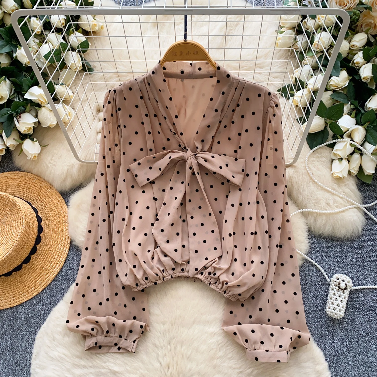 Винтажная элегантная блузка с длинными рукавами в горошек на шнуровке, модная рубашка, повседневная женская рубашка Fairy
Винтажная элегантная блузка с длинными рукавами в горошек на шнуровке, модная рубашка, повседневная женская рубашка Fairy