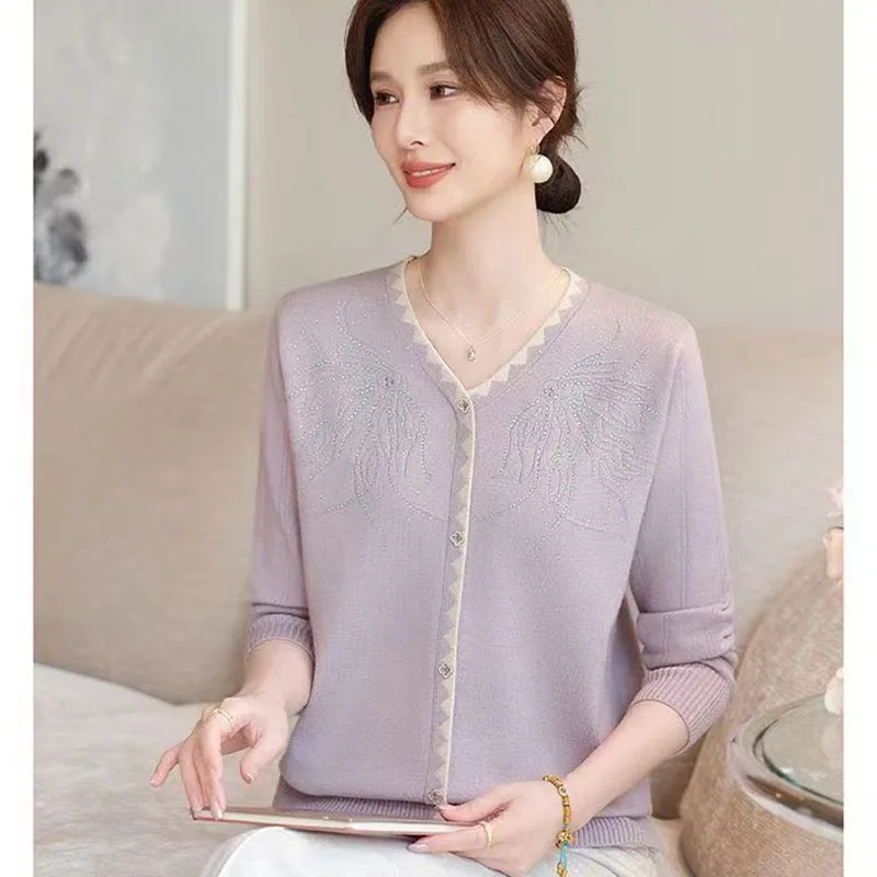 Autumn Female Large Size 4XL Knitting Sweater Women High-end Loose Pullover Knitwear Ladies Fashion V Neck Casual Knitted Tops
Autumn Female Large Size 4XL Knitting Sweater Women High-end Loose Pullover Knitwear Ladies Fashion V Neck Casual Knitted Tops