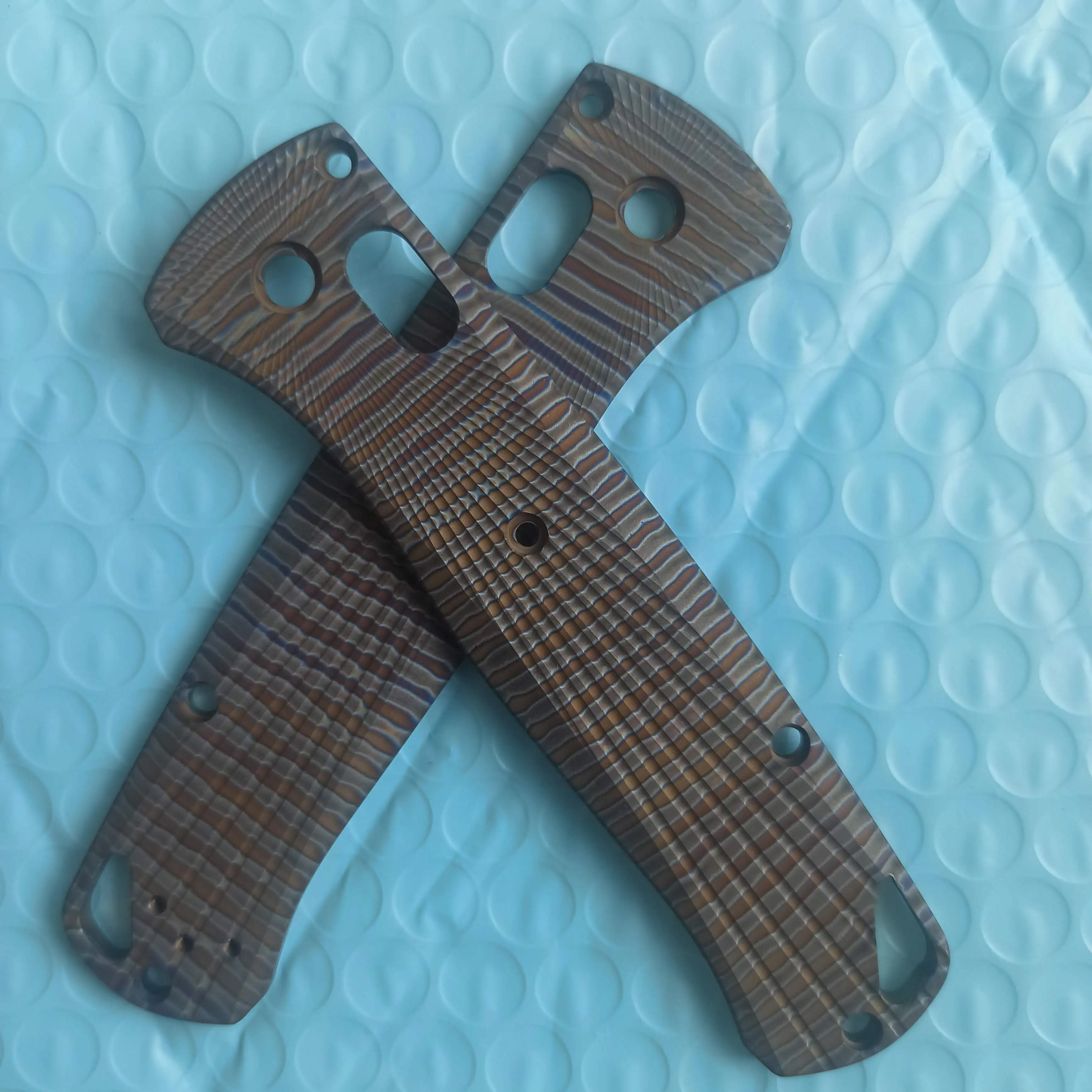 1 Pair Custom Made Tiger Pattern Burned Titanium Handle Scales for Benchmade Bugout 535 Folding Knife
1 Pair Custom Made Tiger Pattern Burned Titanium Handle Scales for Benchmade Bugout 535 Folding Knife