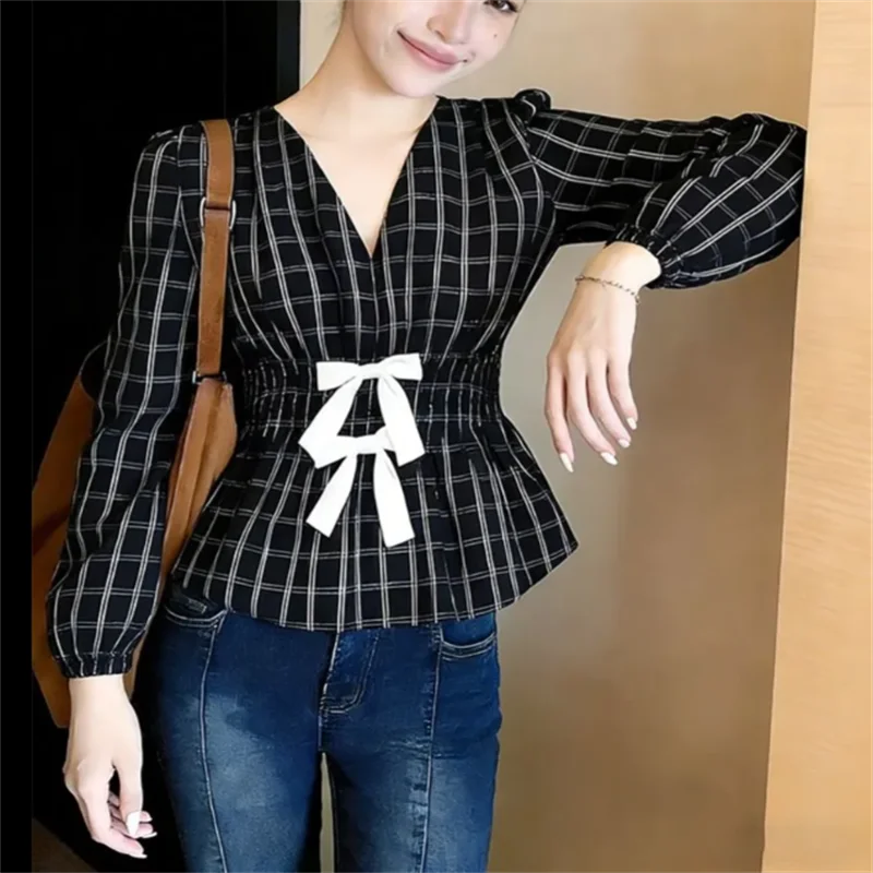 Exquisitely stylish Blouse Ladies plaid Shirt V-neck Lantern Sleeves Blous Elastic Band Lace Up Pullover Slim Femme Shirt Tops
Exquisitely stylish Blouse Ladies plaid Shirt V-neck Lantern Sleeves Blous Elastic Band Lace Up Pullover Slim Femme Shirt Tops