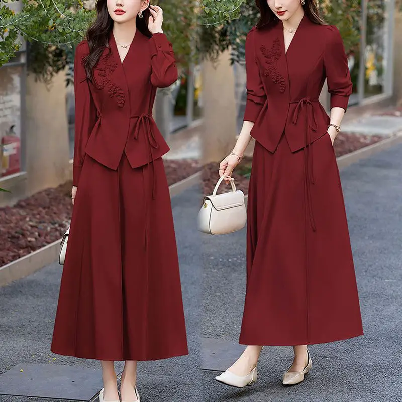 High End Spring and Autumn New Fashionable Slim and Stylish Top Casual and Elegant High End Skirt Two Piece Set 
High End Spring and Autumn New Fashionable Slim and Stylish Top Casual and Elegant High End Skirt Two Piece Set