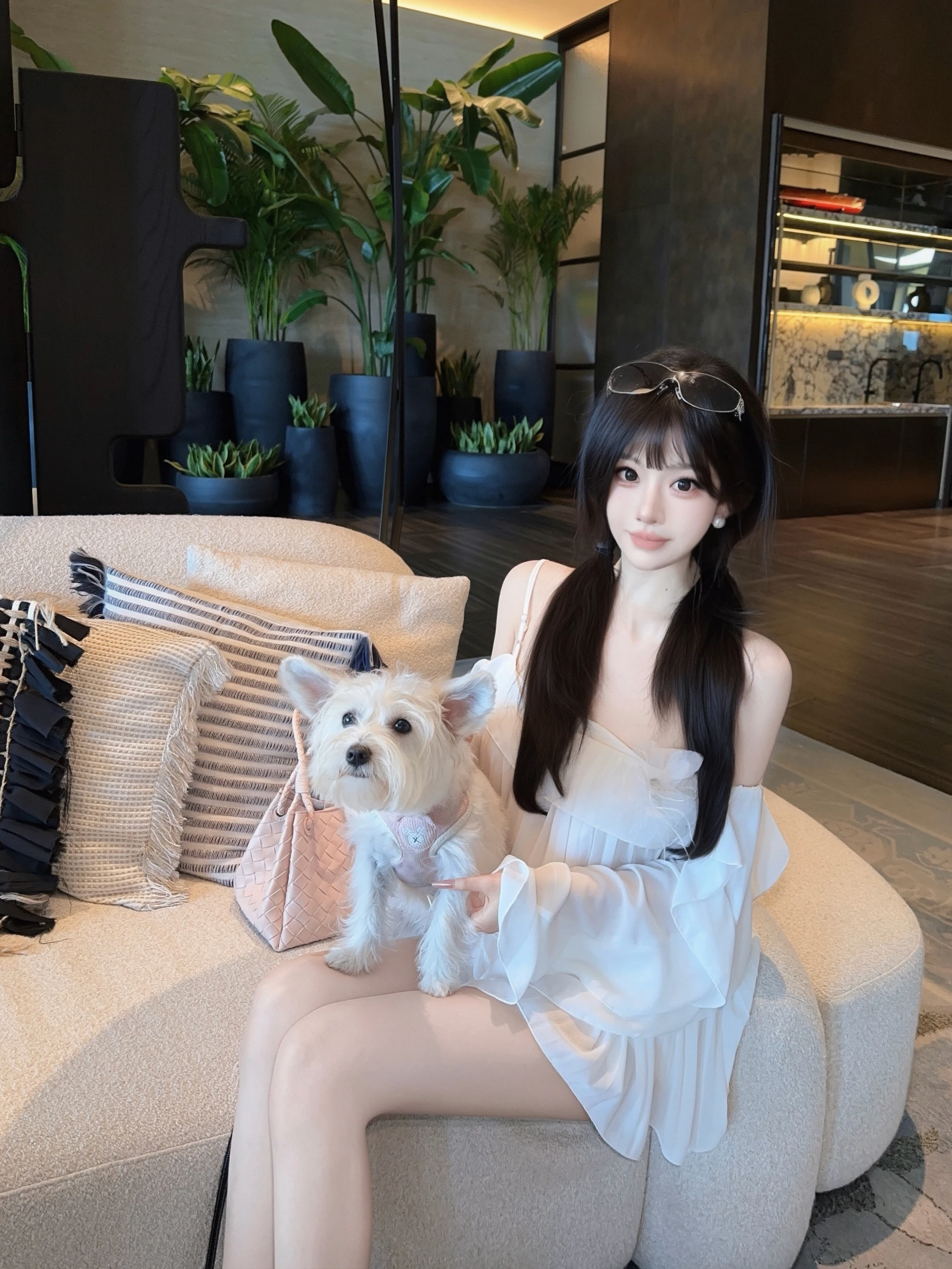 Elegant Sweet Shoulder Bared Flared Sleeve Chiffon Blouse Korean Style Women's Fashion Commute Style Pleated Long Sleeve Top
Elegant Sweet Shoulder Bared Flared Sleeve Chiffon Blouse Korean Style Women's Fashion Commute Style Pleated Long Sleeve Top