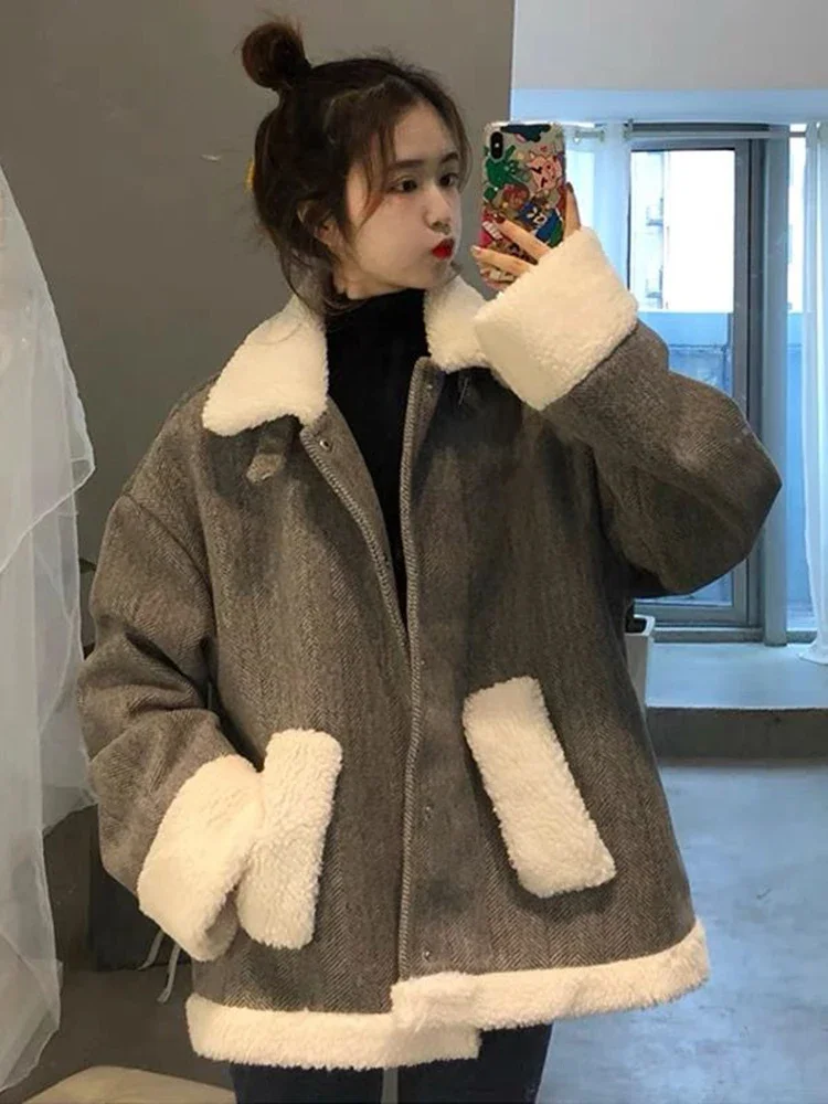 Streetwear Retro Faux Lamb Coats Harajuku Loose Women Patchwork Korean Jacket Simple Long Sleeve High Quality Outwear
Streetwear Retro Faux Lamb Coats Harajuku Loose Women Patchwork Korean Jacket Simple Long Sleeve High Quality Outwear