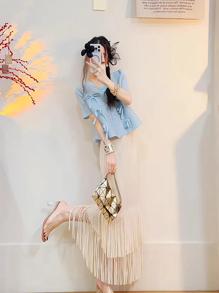 Blue Knot Short Sleeve Top And White Tassel Skirt Set Crease Design Summer Fashion Women's Two-Piece Ensemble
Blue Knot Short Sleeve Top And White Tassel Skirt Set Crease Design Summer Fashion Women's Two-Piece Ensemble
