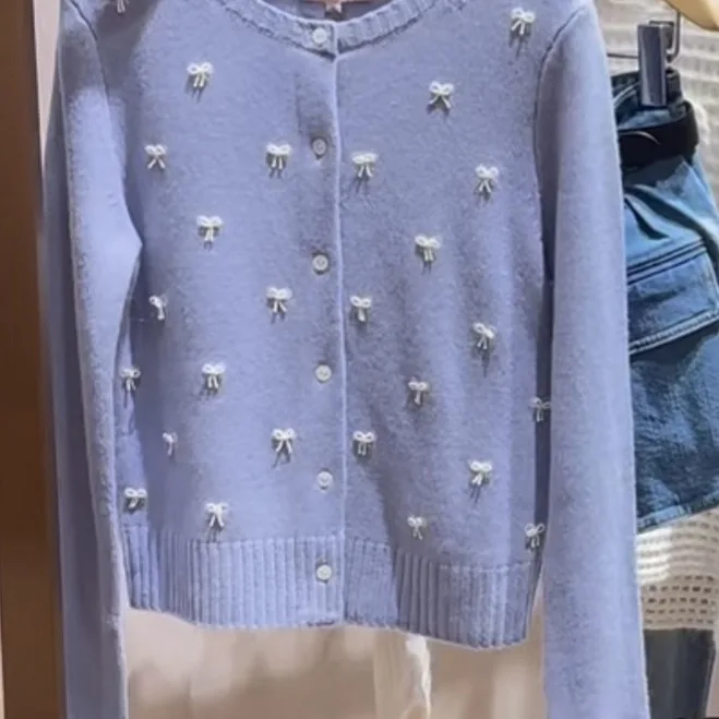 2025 Autumn and Winter Women's New Long Sleeve Cardigan Knitted Bow Pearl Decorated Ladies Top 
2025 Autumn and Winter Women's New Long Sleeve Cardigan Knitted Bow Pearl Decorated Ladies Top