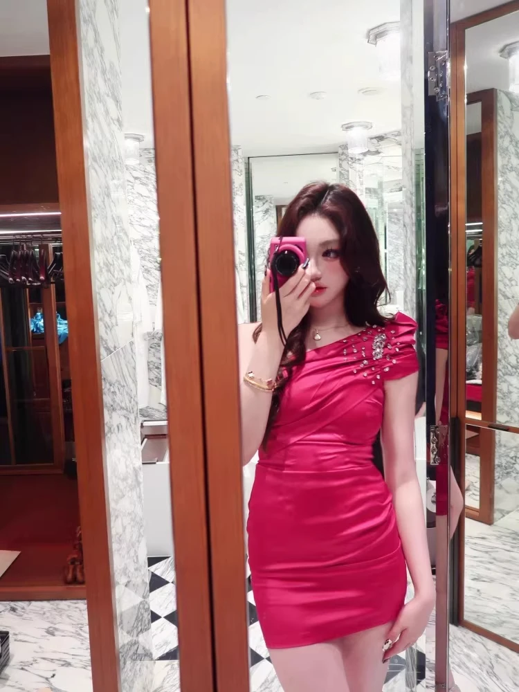 Короткая юбка с бриллиантовой инкрустацией и эффектом утяжки на талии для женщин, для вечеринок и дней рождения, с открытыми плечами, сексуальная
Короткая юбка с бриллиантовой инкрустацией и эффектом утяжки на талии для женщин, для вечеринок и дней рождения, с открытыми плечами, сексуальная